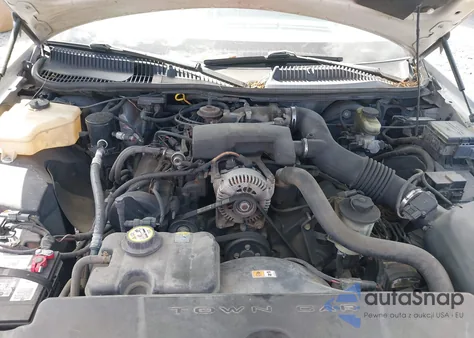 2001 Lincoln Town Car Executive from USA, damaged, VIN 1LNHM81W71Y709449